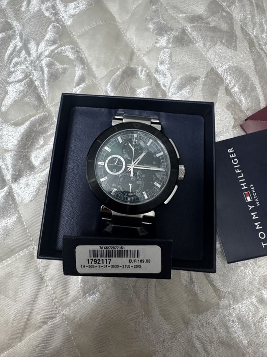 Часы Tommy Hilfiger
