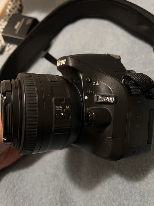 Фотоапарат Nikon D5200 + AF-S NIKKOR 35mm 1:1.8 G, 15k кадъра