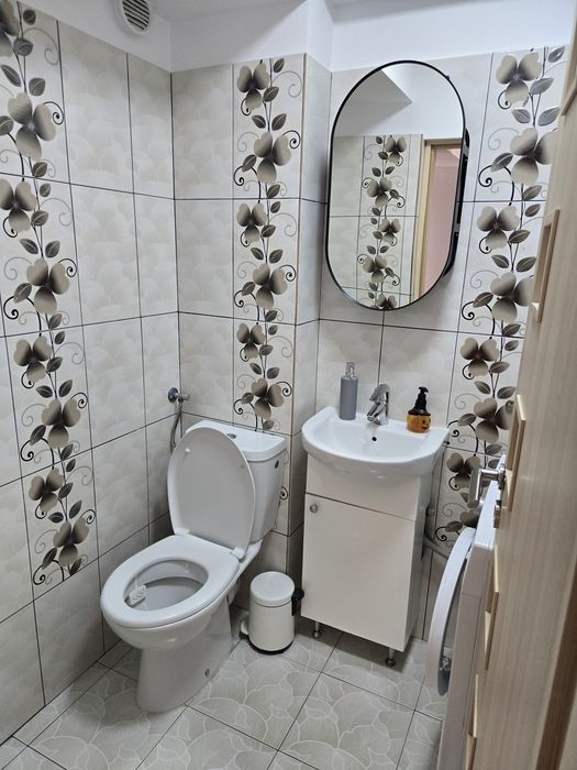 Închiriez apartament 3 camere