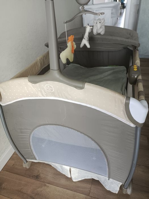 Продаю манеж-кровать