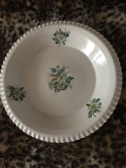 Эмалир. метал. блюдо и два блюда-узбекский ляган, диаметр 32 и 38 см