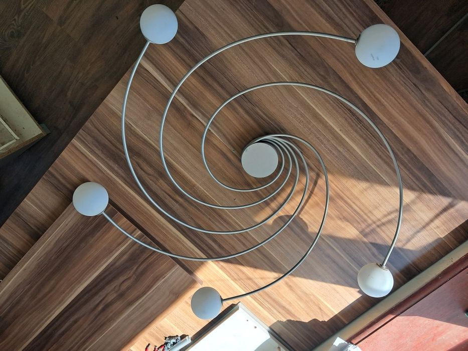 Candelabru cu globuri de sticla