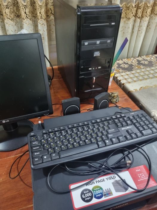 Kompyuter + 3v1 printer + svetnoy printer komplekt sotiladi.