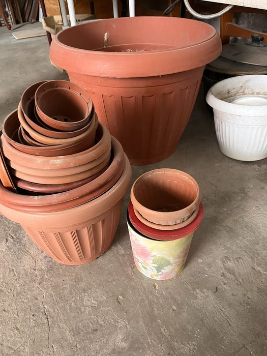Продается горшки разного размера