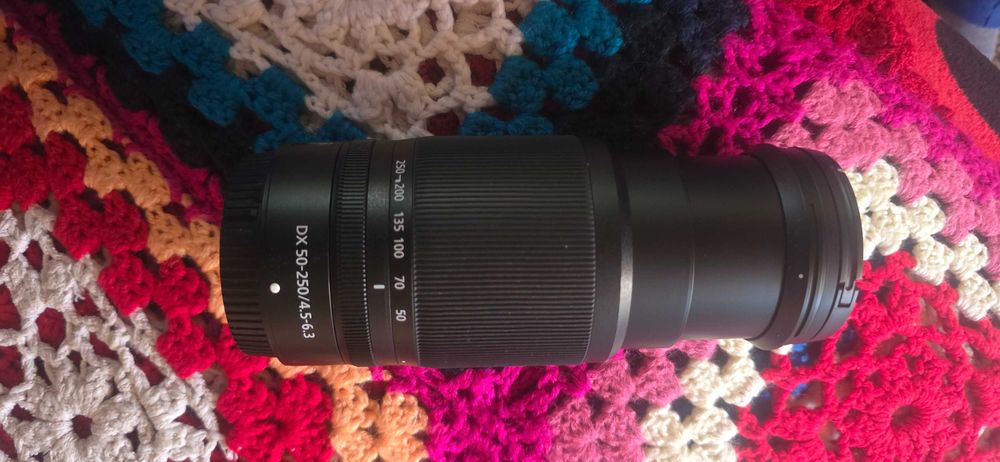 Obirctiv foto Nikkor z dx 50 250/4,6-6,3