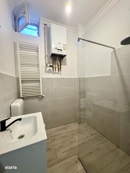 Vand apartament 2 camere, renovat, central-Turnul de Apa