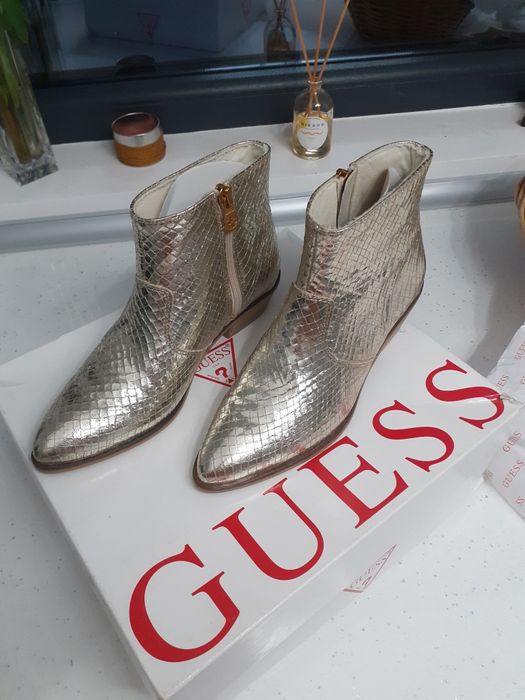 Ghete Guess piele, marimea 35