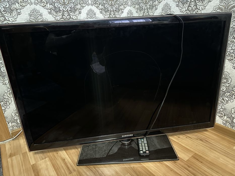 Продам телевизор на запчасти.