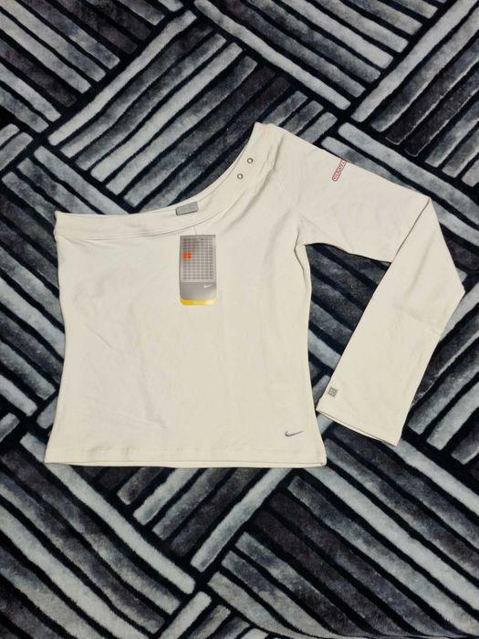 Bluza umerii goi Nike Studio 72 vintage Y2K - Femei M