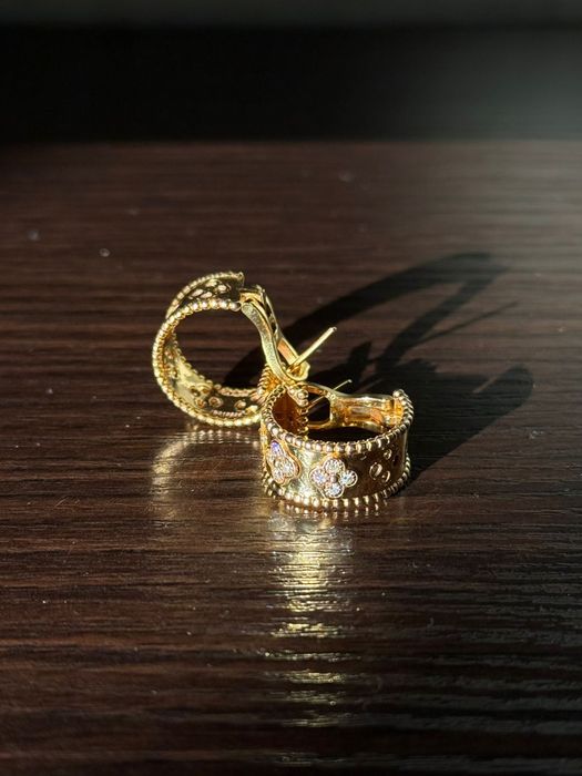 Продам серьги  золотые с бриллиантами