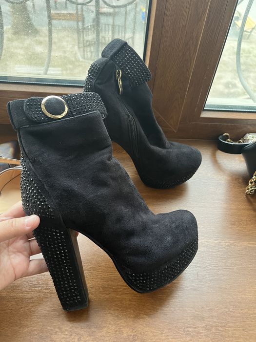 Три пары обуви за 5000тг