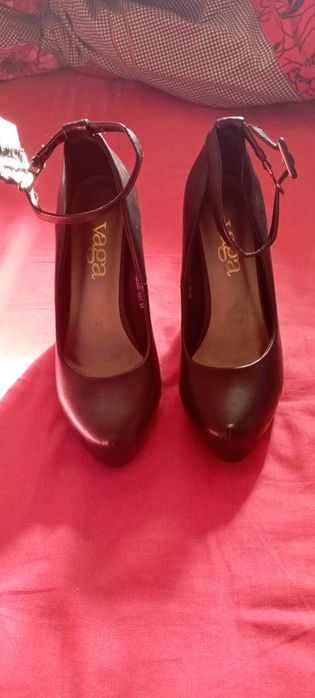 Новые туфли на высоких коблуках