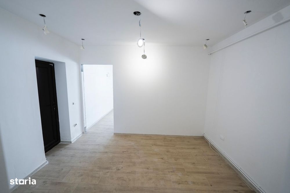 Spatiu comercial in statia de autobuz, stradal cu teren !