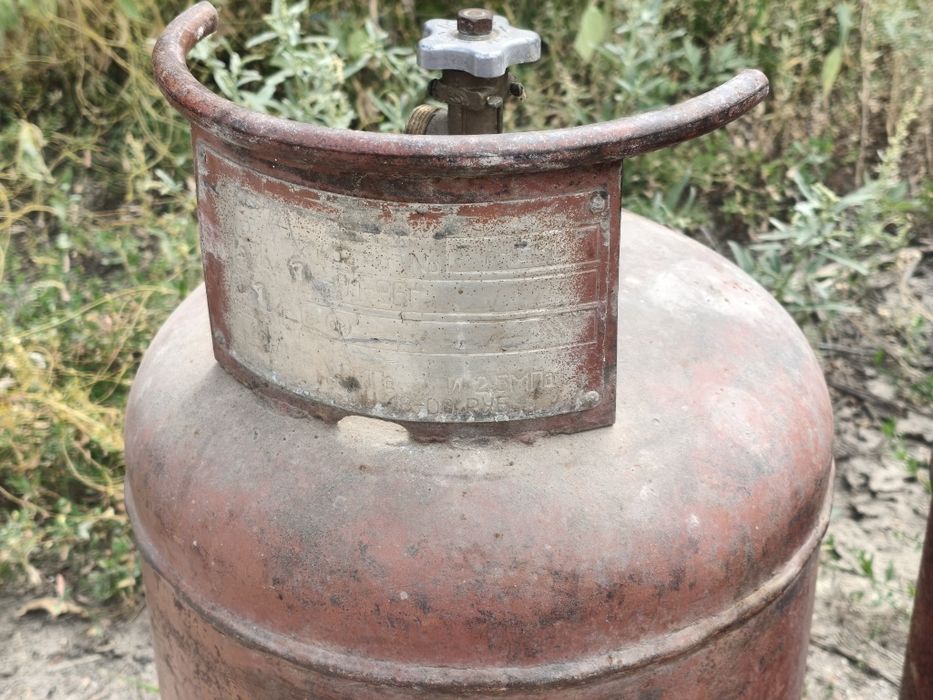 Продам газовые баллоны два штуки