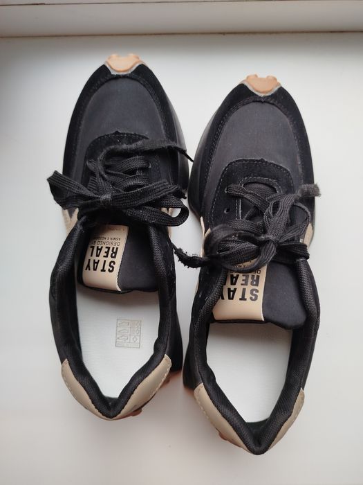 Женские кроссовки