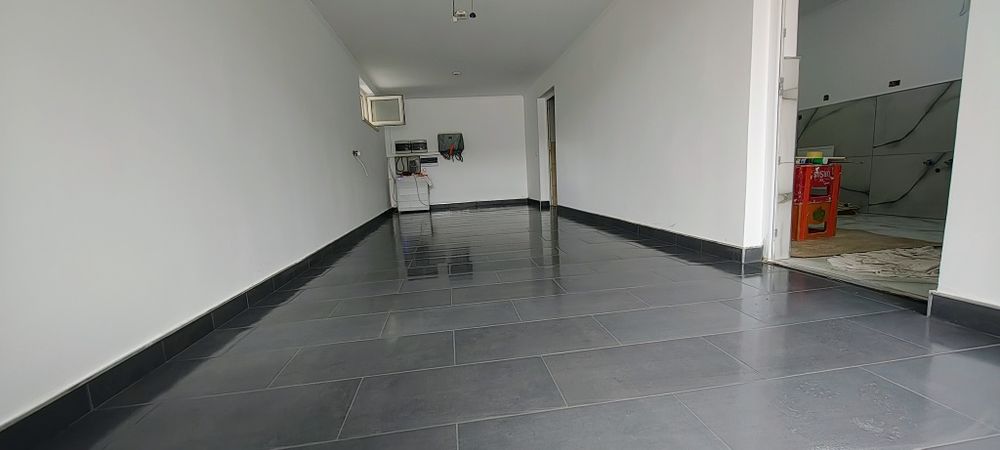 Tencuiala mecanizata , amenajări interioare .