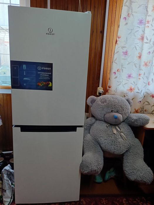 Продам холодильник indesit в отличном состоянии