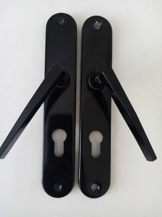 Стар полски катинар, здраво затварящ, брава с обикновен ключ и дръжки