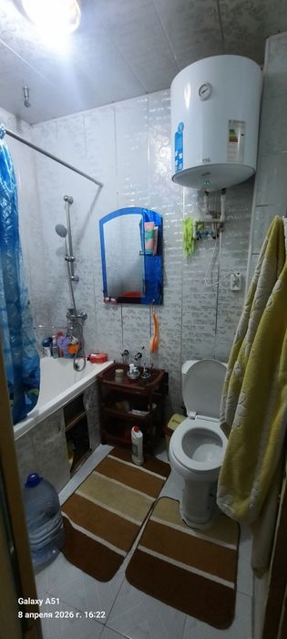 Продается 2х ком кв в Чирчике 8 мкн 4 этаж около Бобур парк