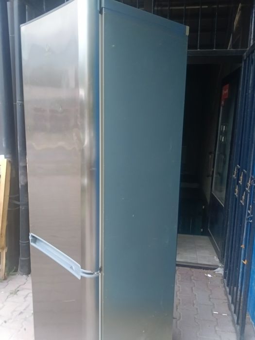 Холодильник Indesit