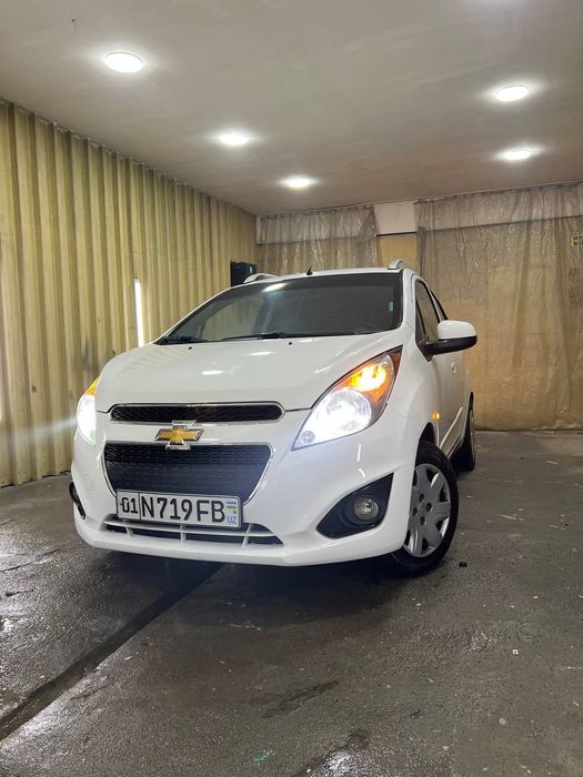 Spark avtomobil sotiladi