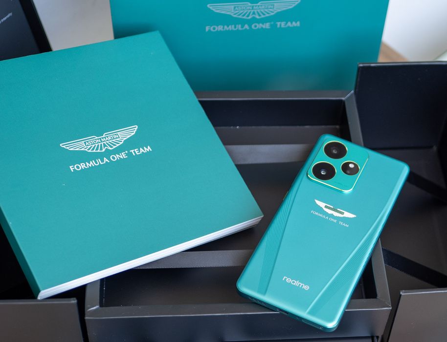 Продавам realme GT 7 Dream Edition 16/512 GB – специалната версия, създадена в партньорство с Aston Martin Aramco F1 Team