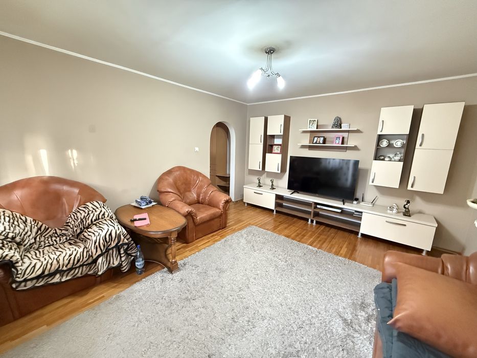 Apartament cu 3 camere , zona Calea Aradului