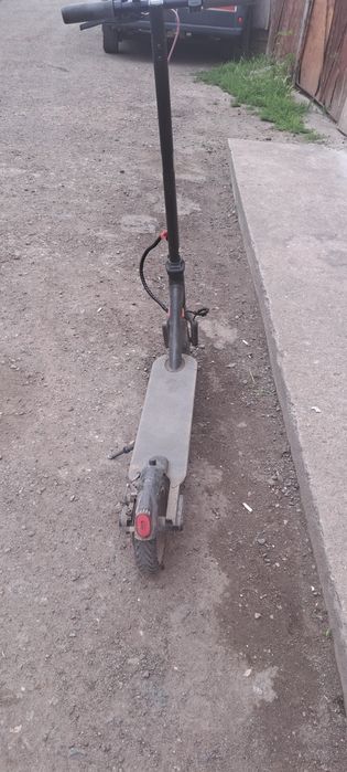 Vând trotineta electrica