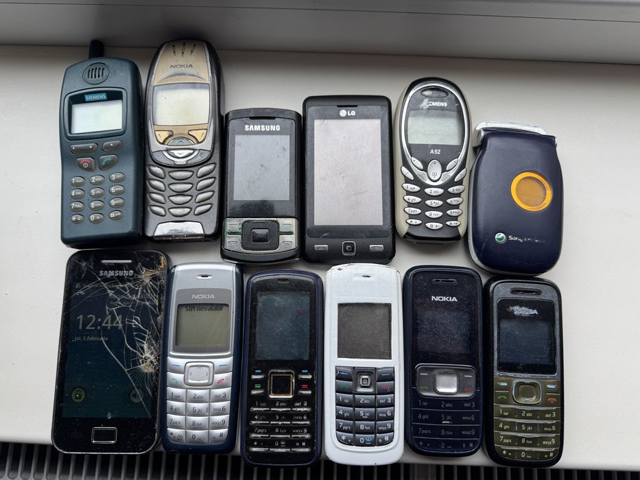 Telefoane vechi pentru colectionari