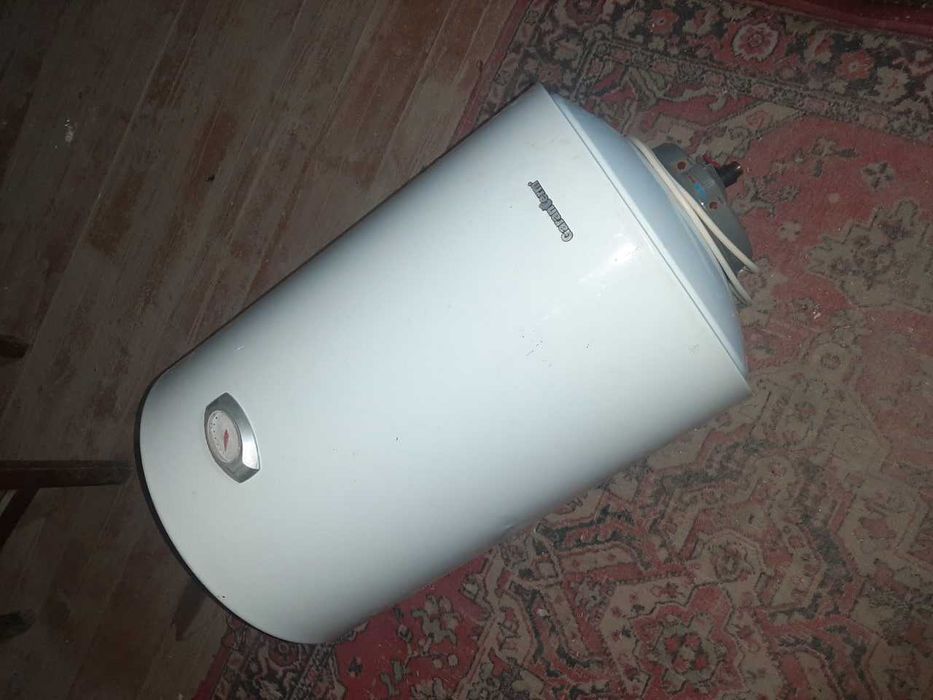 Б\у     Аристон 80литр (сув киздирувчи) сотилади.