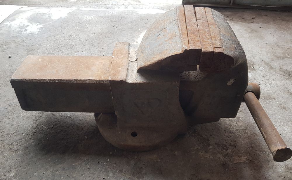 Продаются тиски большие