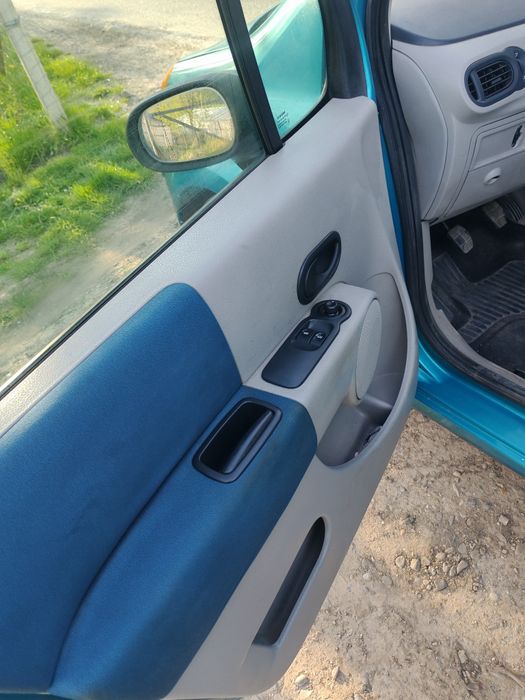 Mașină Renault modus