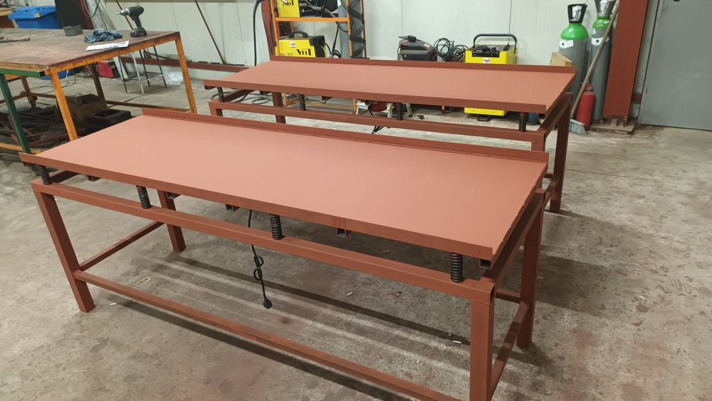 Masa de vibrat placi de gard. Masa vibranta