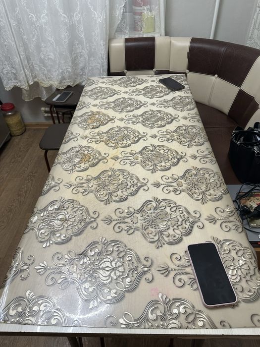 Продаю кухонный стол