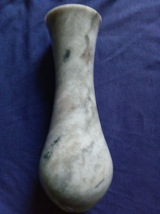 Мраморна ваза и пепелник