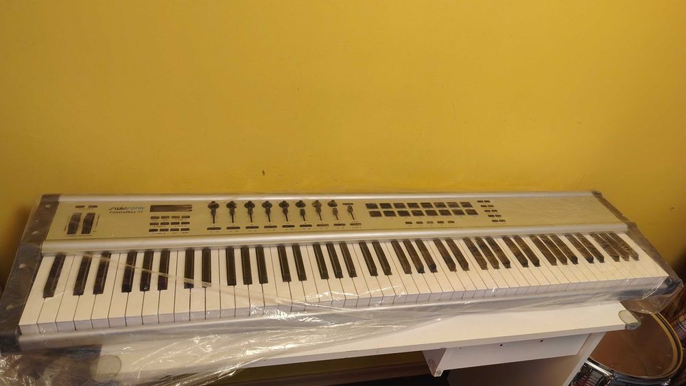 Миди пиано 88ключа, СУИСОНИК, НЕМСКО, включвано веднъж, като ново.