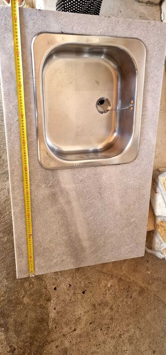 Продавам кухненски мраморен плот, с алпака корито.