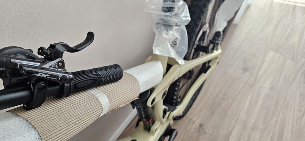 Bicicleta electrica full carbon Raymon airok pro 29  model 2025