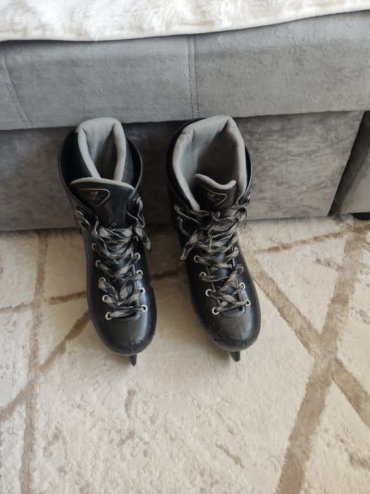 Продам коньки большого размера.