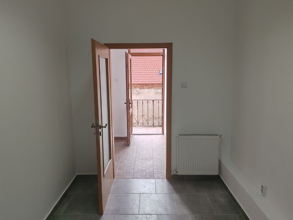 Vând ap. / 3 spații servicii renovate ultracentral 21 Decembrie nr. 50