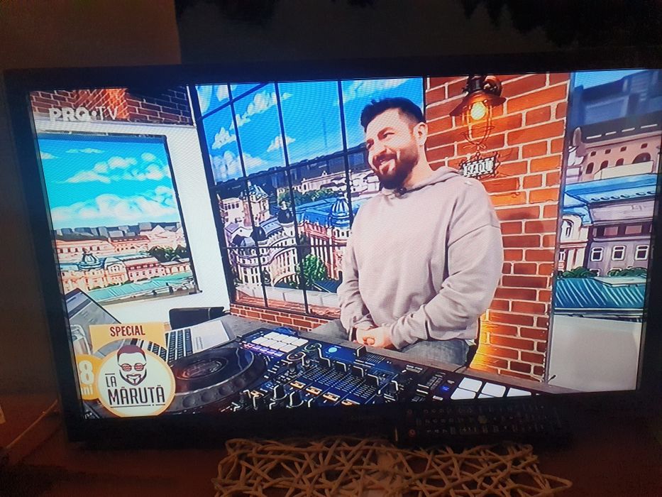 Televizor Samsung 105 cm led Smart si Samsung Led 81 cm