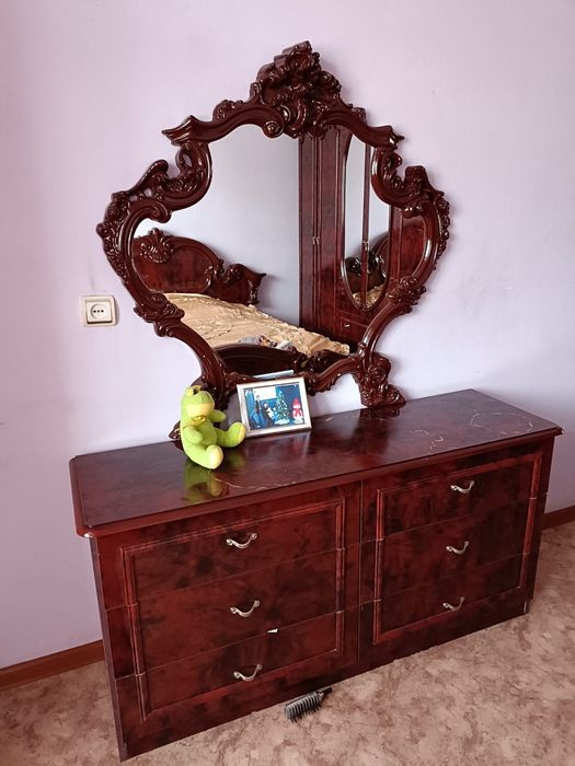 Спальный гарнитур