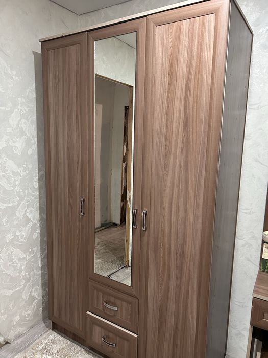 Продам спальный гарнитур