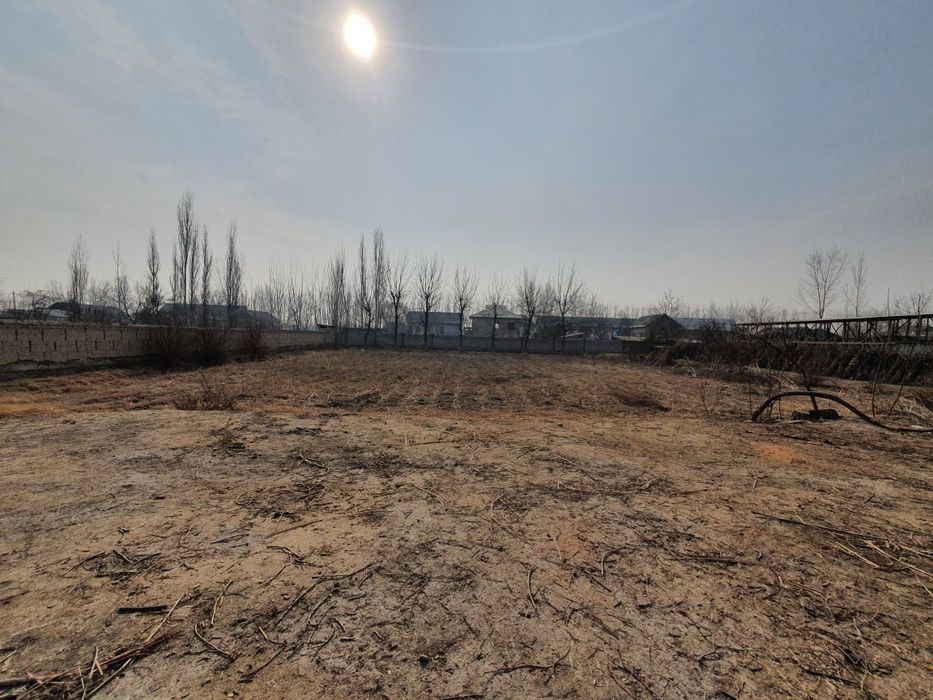 Bo'ston tumani Dexqonobod massivida joylashgan hovli uy-joy sotiladi