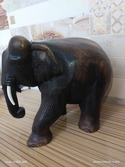 Скульптура тайского слона из дерева ручной работы