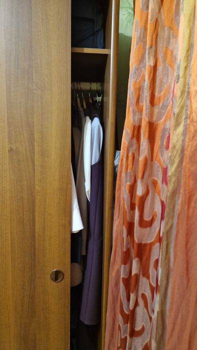 Продам комплект шкаф-купе + комод