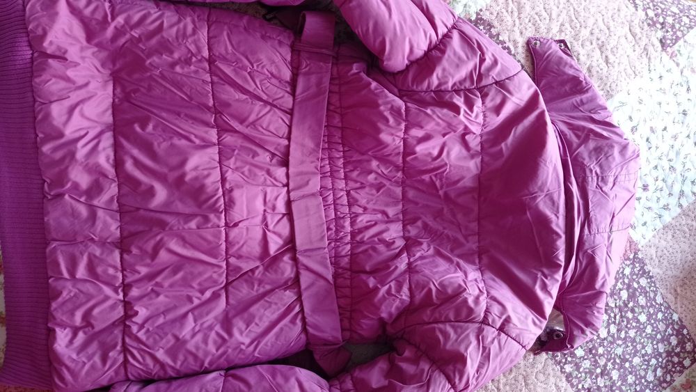 Зимно, дебело, цикламено яке.