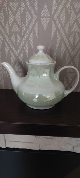 Продам 2 чайника