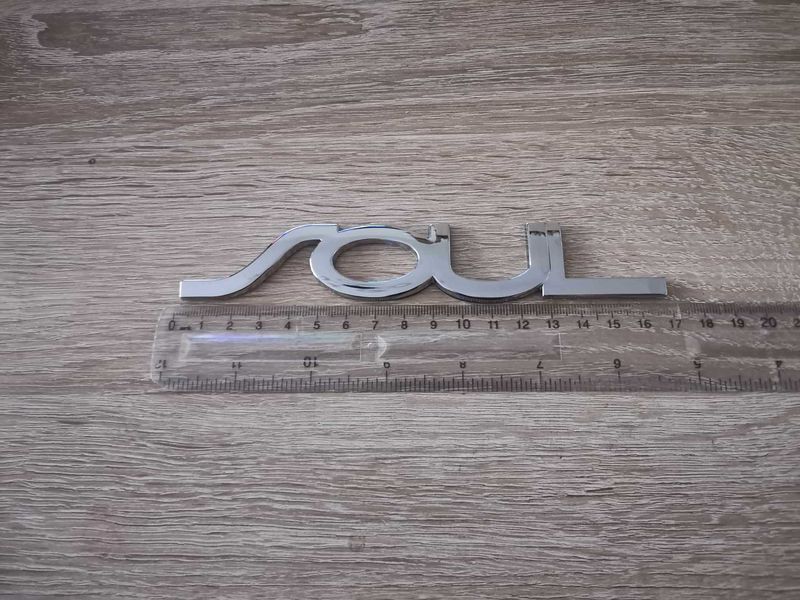 Сребриста емблема Kia Soul