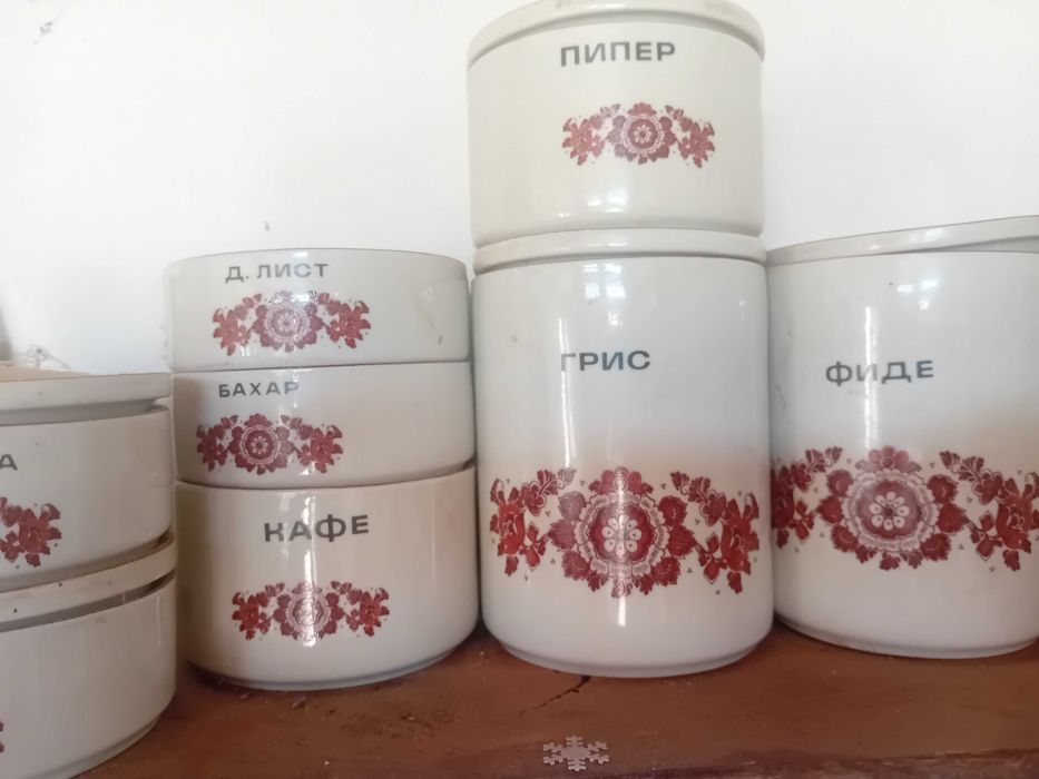 Порцеланови буркани за подправки